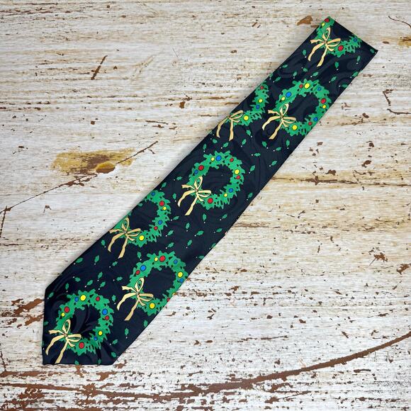 Creative Apparel Group Holiday Christmas Wreath Tie - Picture 6 of 6
